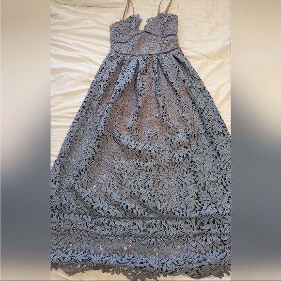 Gorgeous blue lace dress VICI - Picture 2 of 4